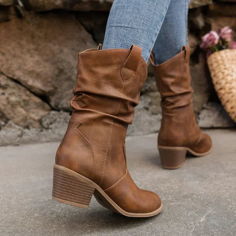 THE LOANA BOOTS