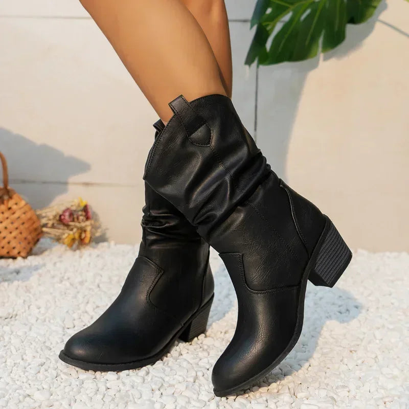 THE LOANA BOOTS
